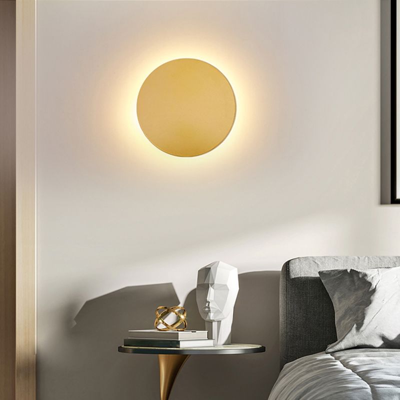 Valnor | Minimalist Circular Silhouette Metal Halo Wall Light