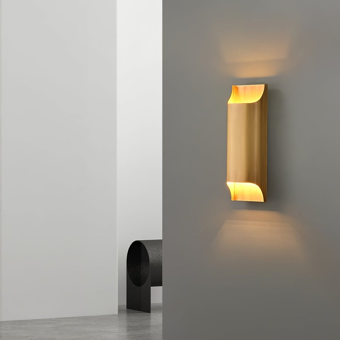 Kestrelon | Sleek Silhouette Geometric Brass Wall Light
