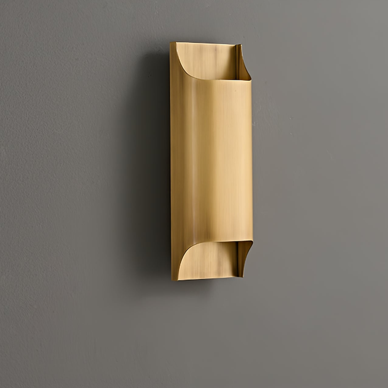 Kestrelon | Sleek Silhouette Geometric Brass Wall Light