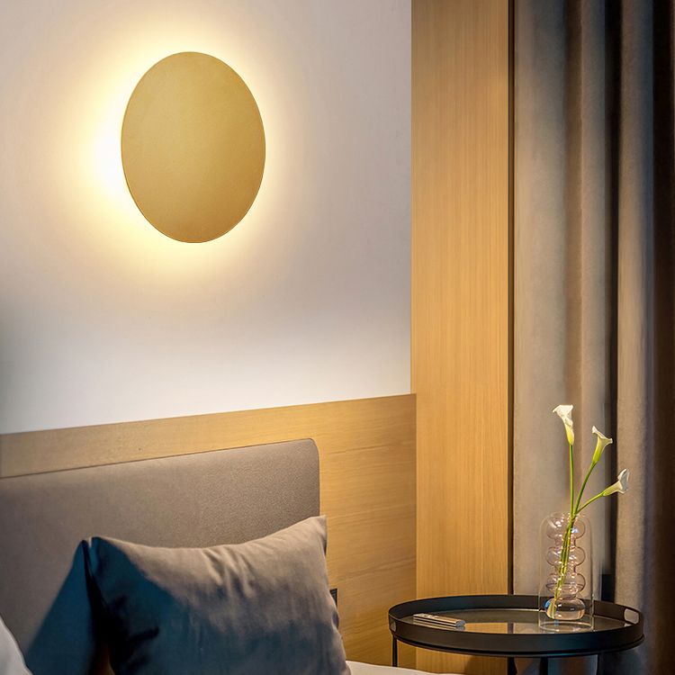Valnor | Minimalist Circular Silhouette Metal Halo Wall Light