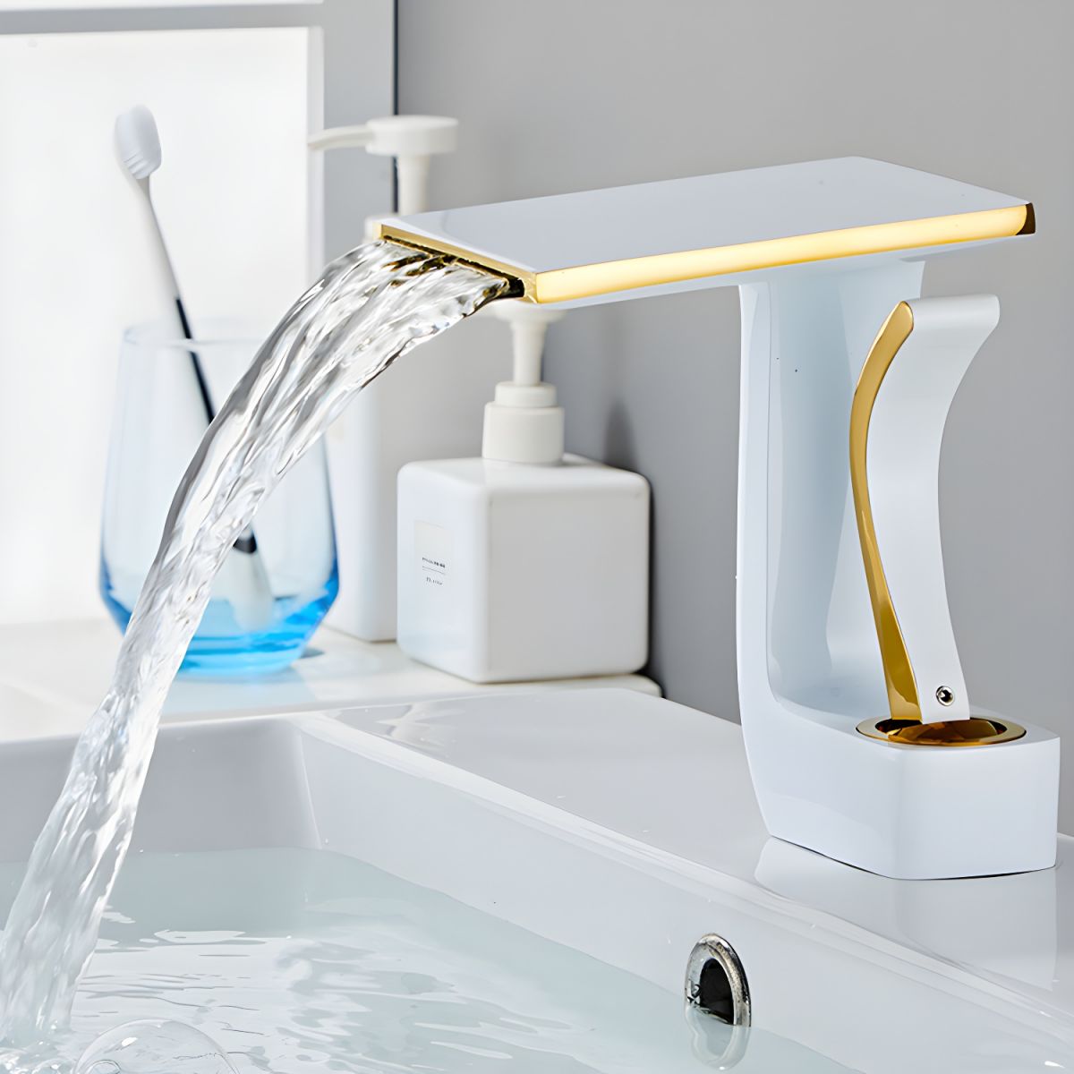 Elduvare | Modern Sloped Silhouette Spout Centerset Single Lever Bathroom Sink Tap