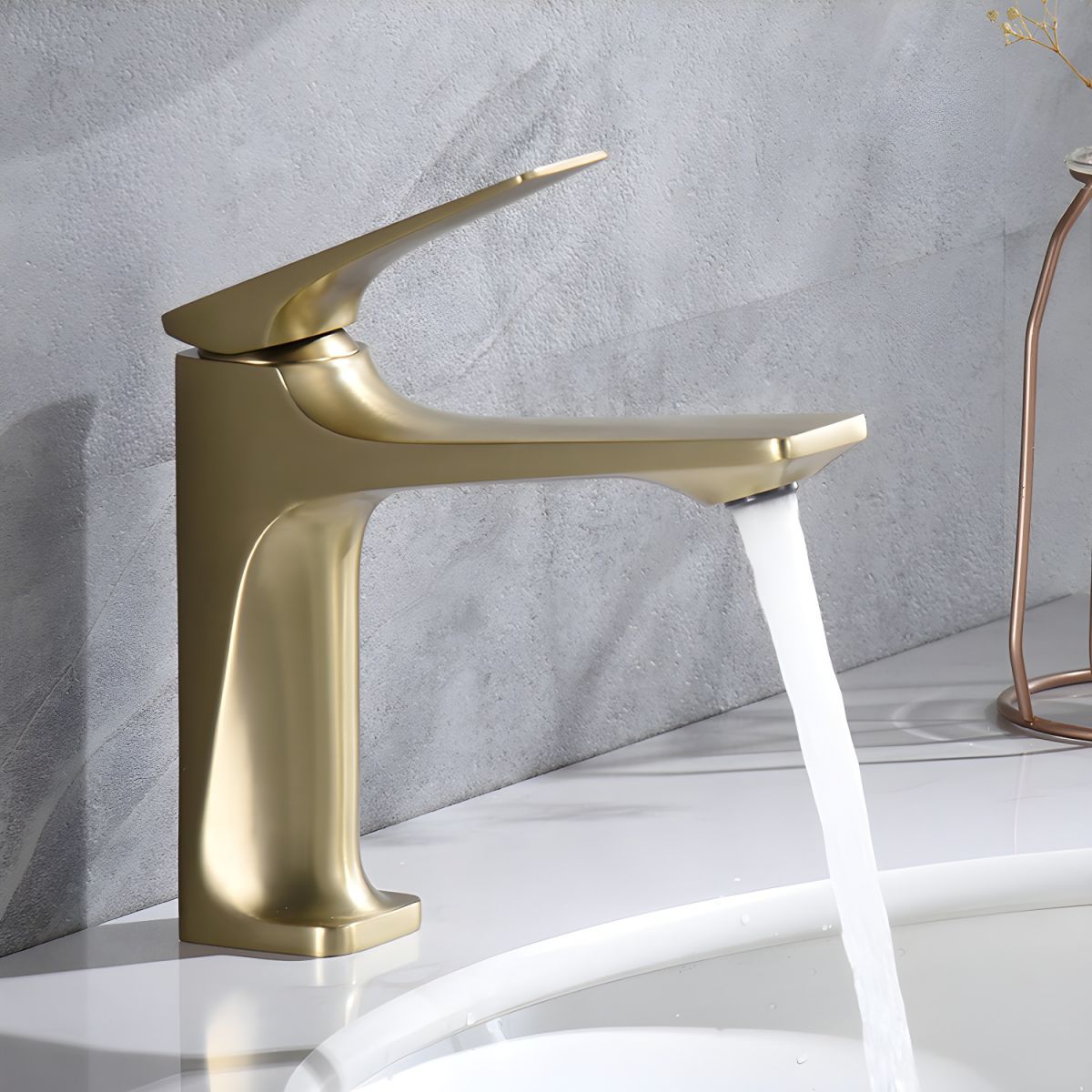 Hjalmrun | Modern Geometric Arched Single Lever Bathroom Sink Tap