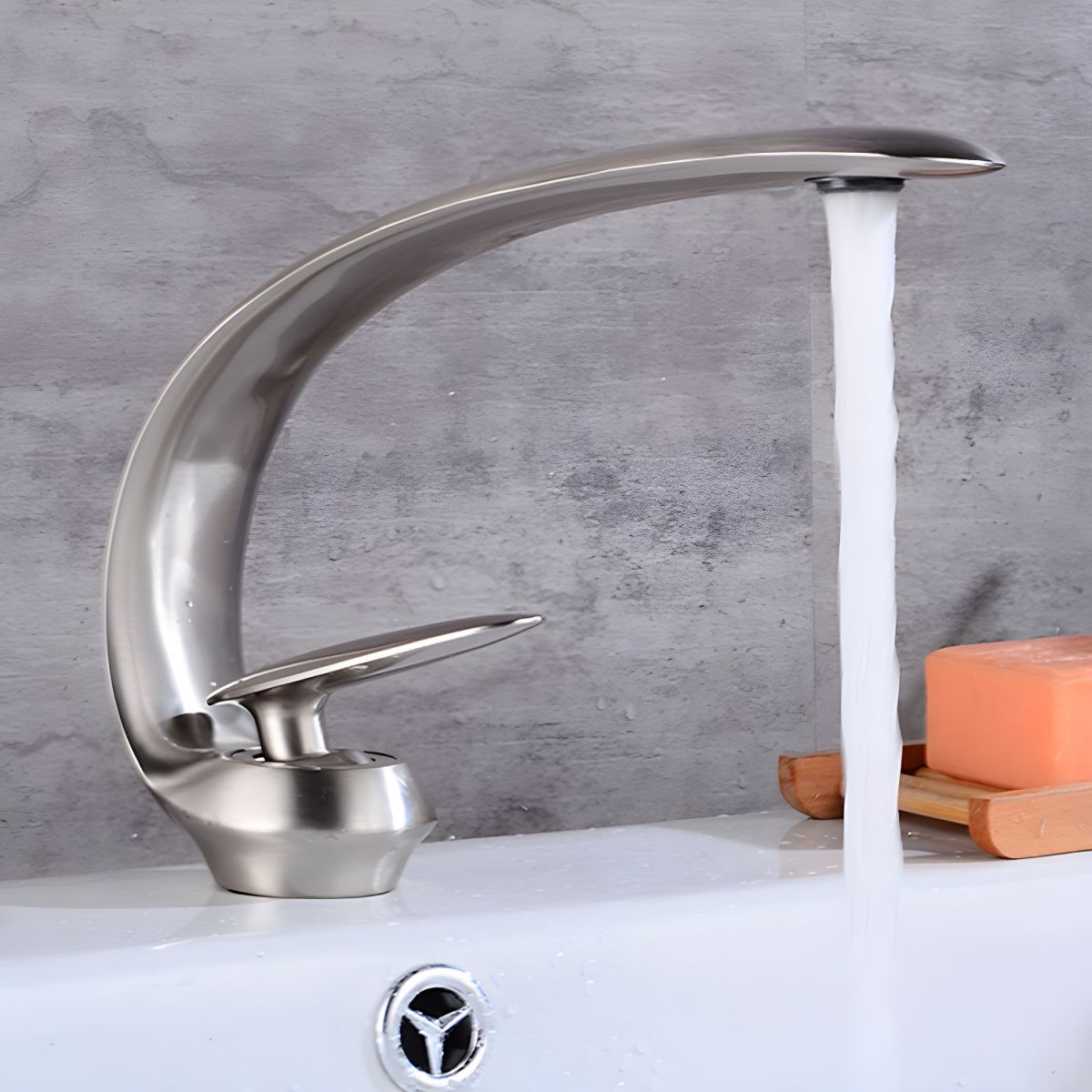 Solvarka | Modern Arched Silhouette Single Lever Bathroom Sink Tap