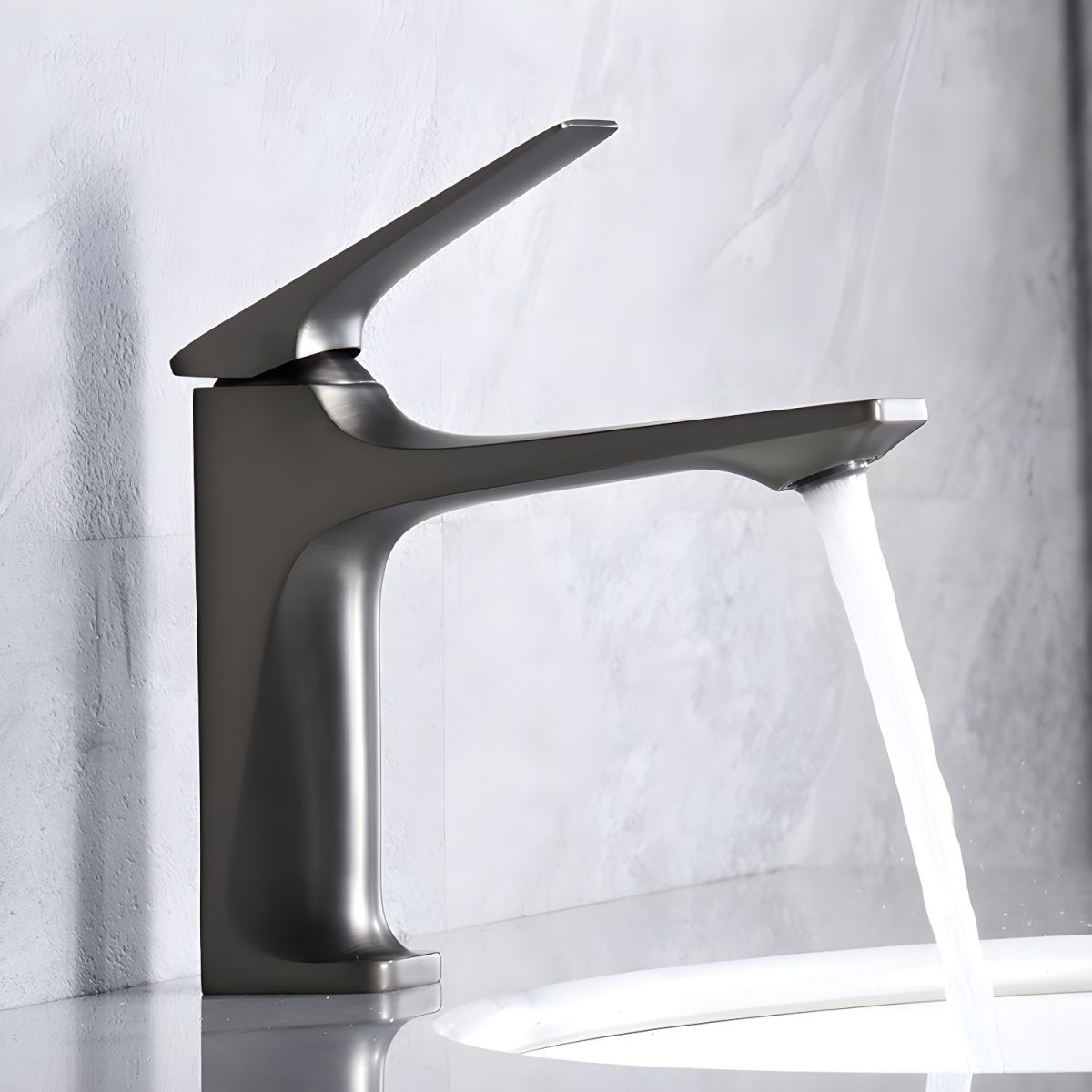 Hjalmrun | Modern Geometric Arched Single Lever Bathroom Sink Tap