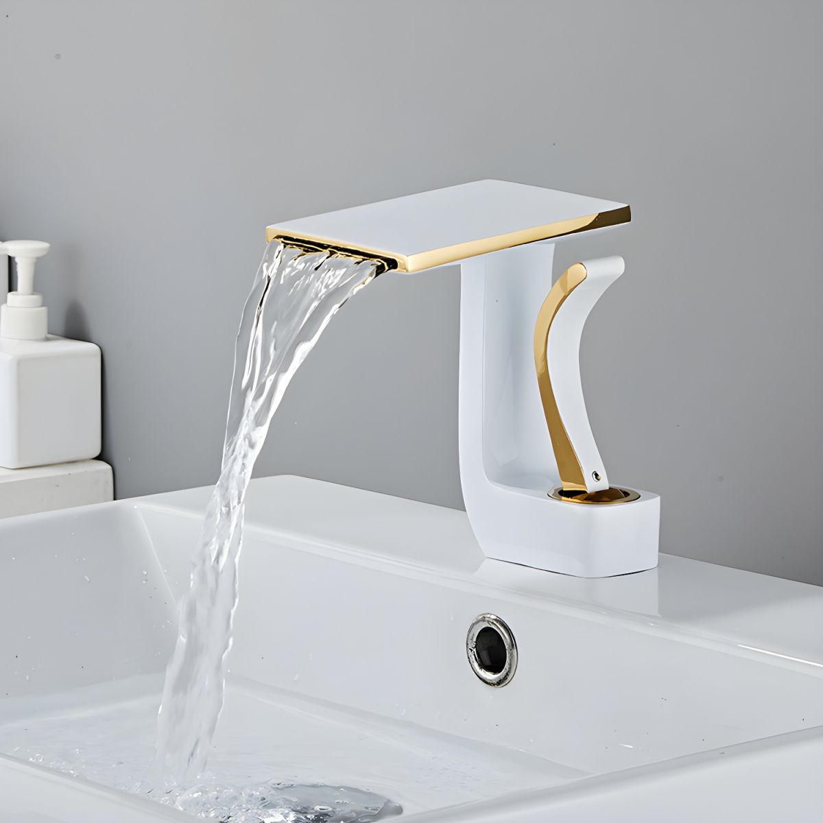 Elduvare | Modern Sloped Silhouette Spout Centerset Single Lever Bathroom Sink Tap