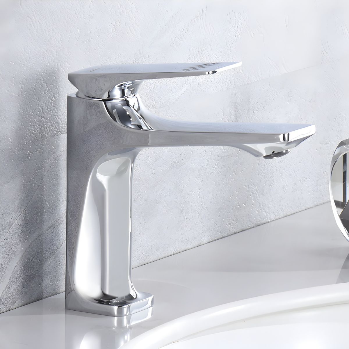 Hjalmrun | Modern Geometric Arched Single Lever Bathroom Sink Tap