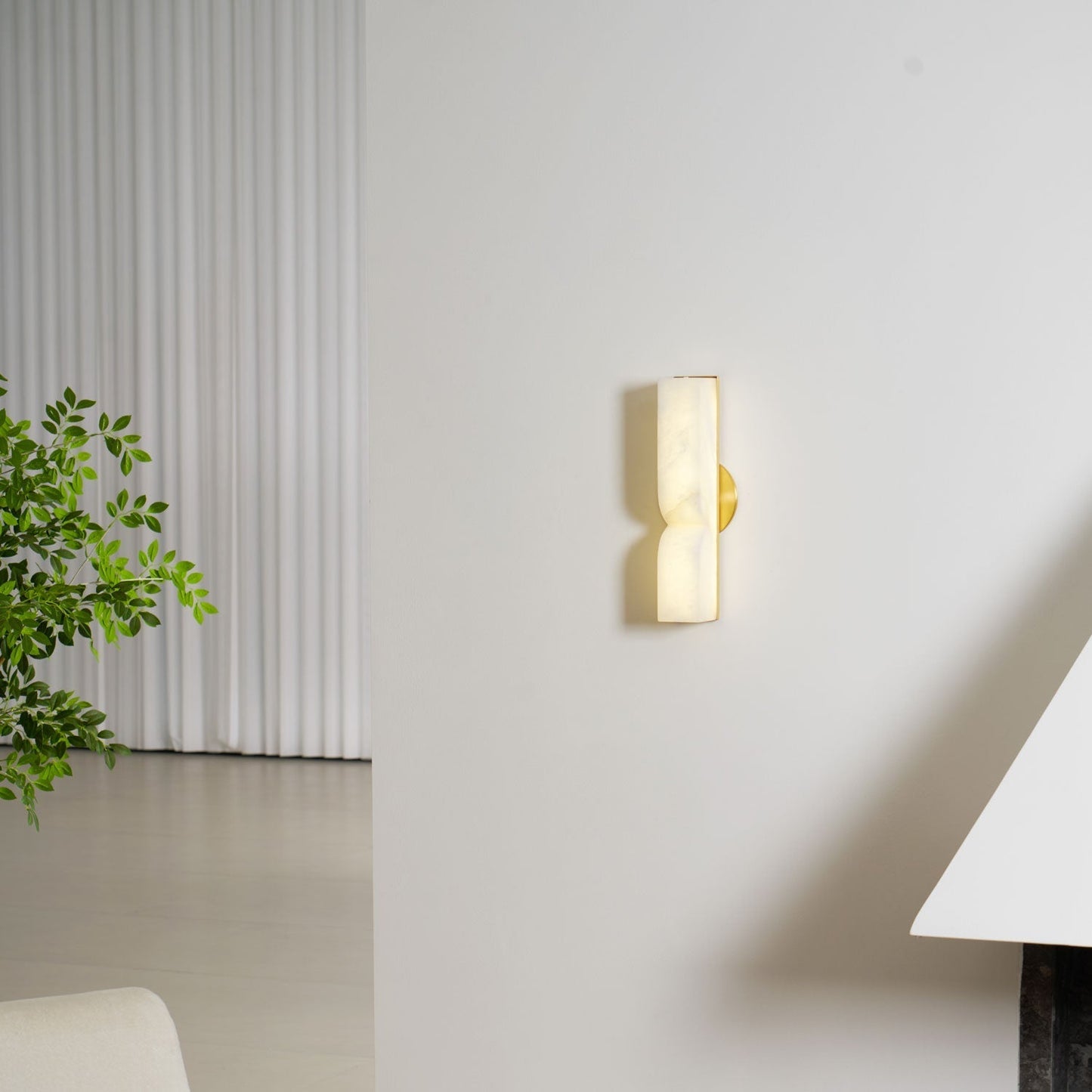 Marbrisso | Minimalist Carved Alabaster Stone Wall Light