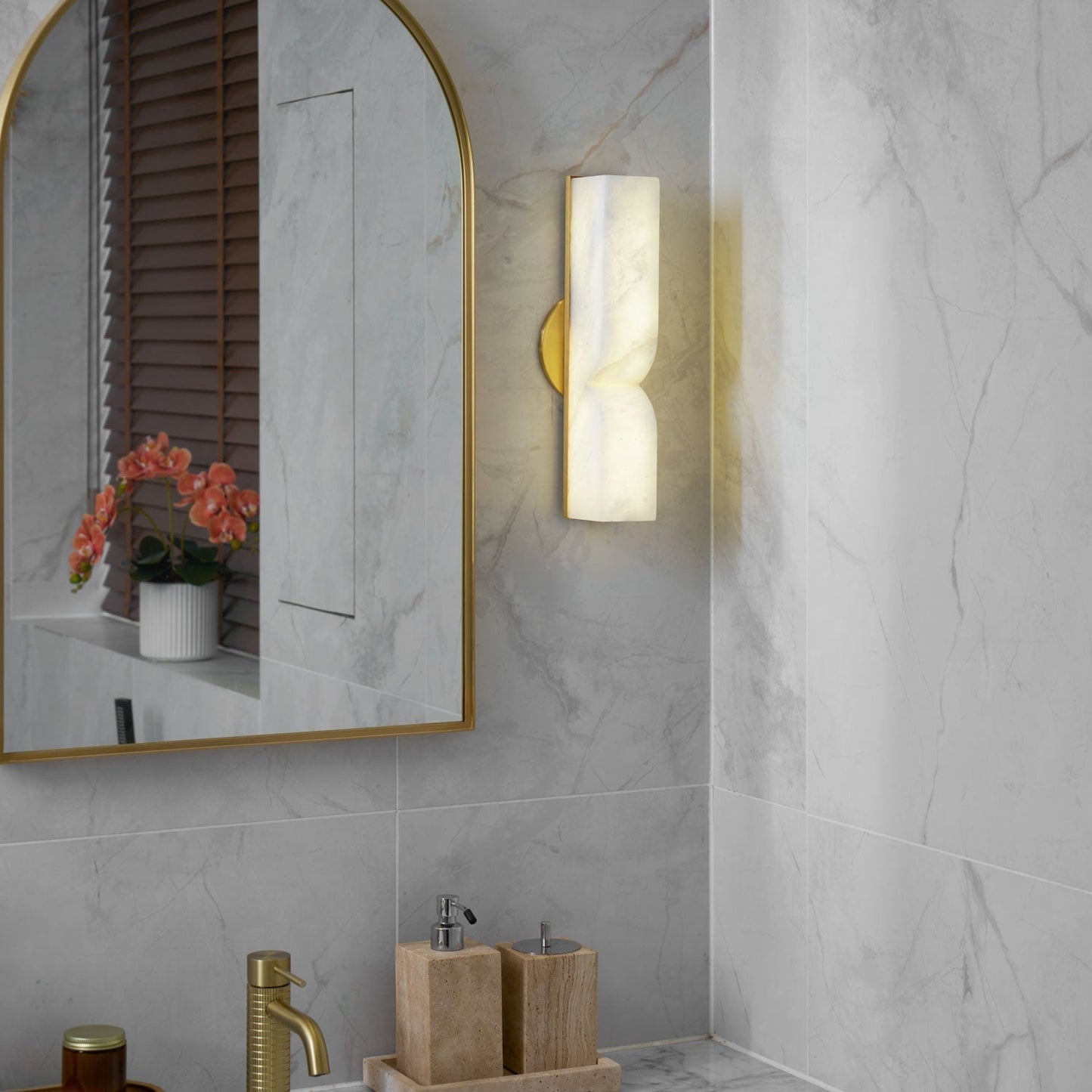 Marbrisso | Minimalist Carved Alabaster Stone Wall Light