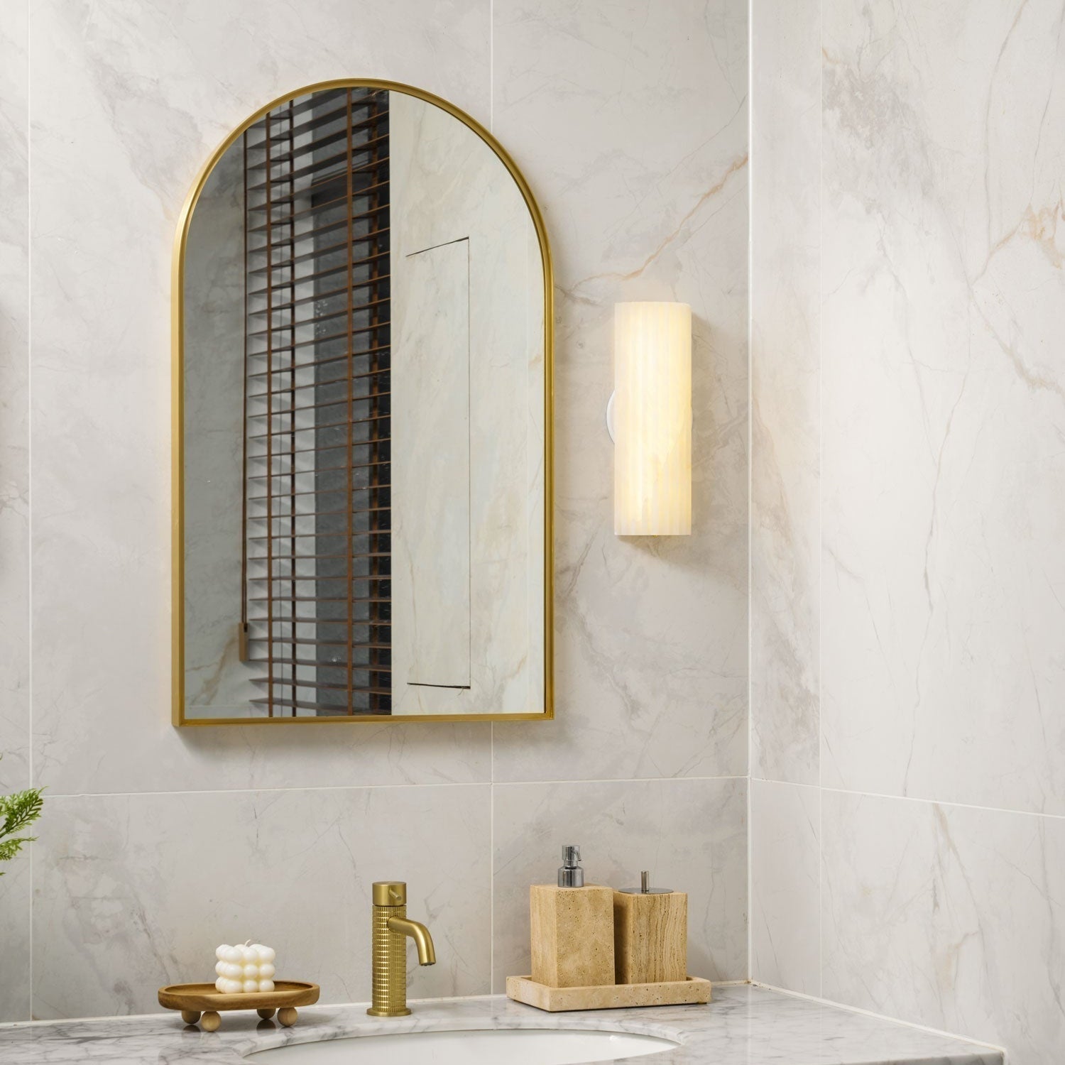 Orcari | Elegant Rectangular Alabaster Stone Wall Light