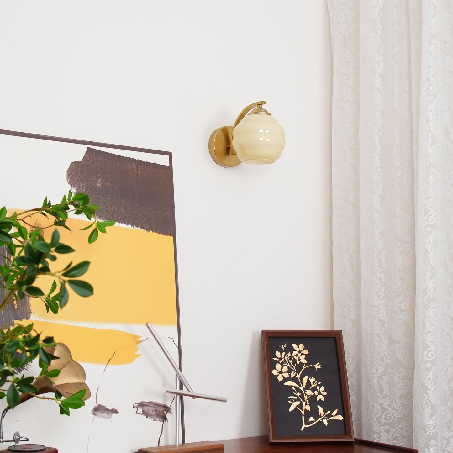 Thryndol | Ribbed Glass Globe Vintage Wall Light