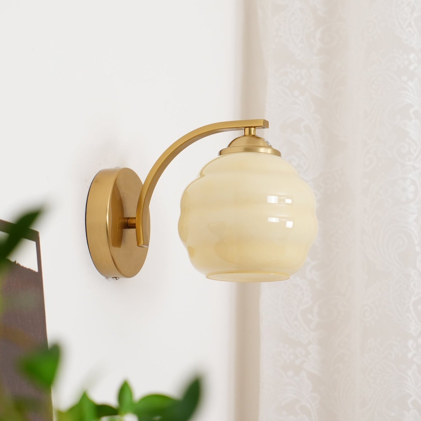 Thryndol | Ribbed Glass Globe Vintage Wall Light