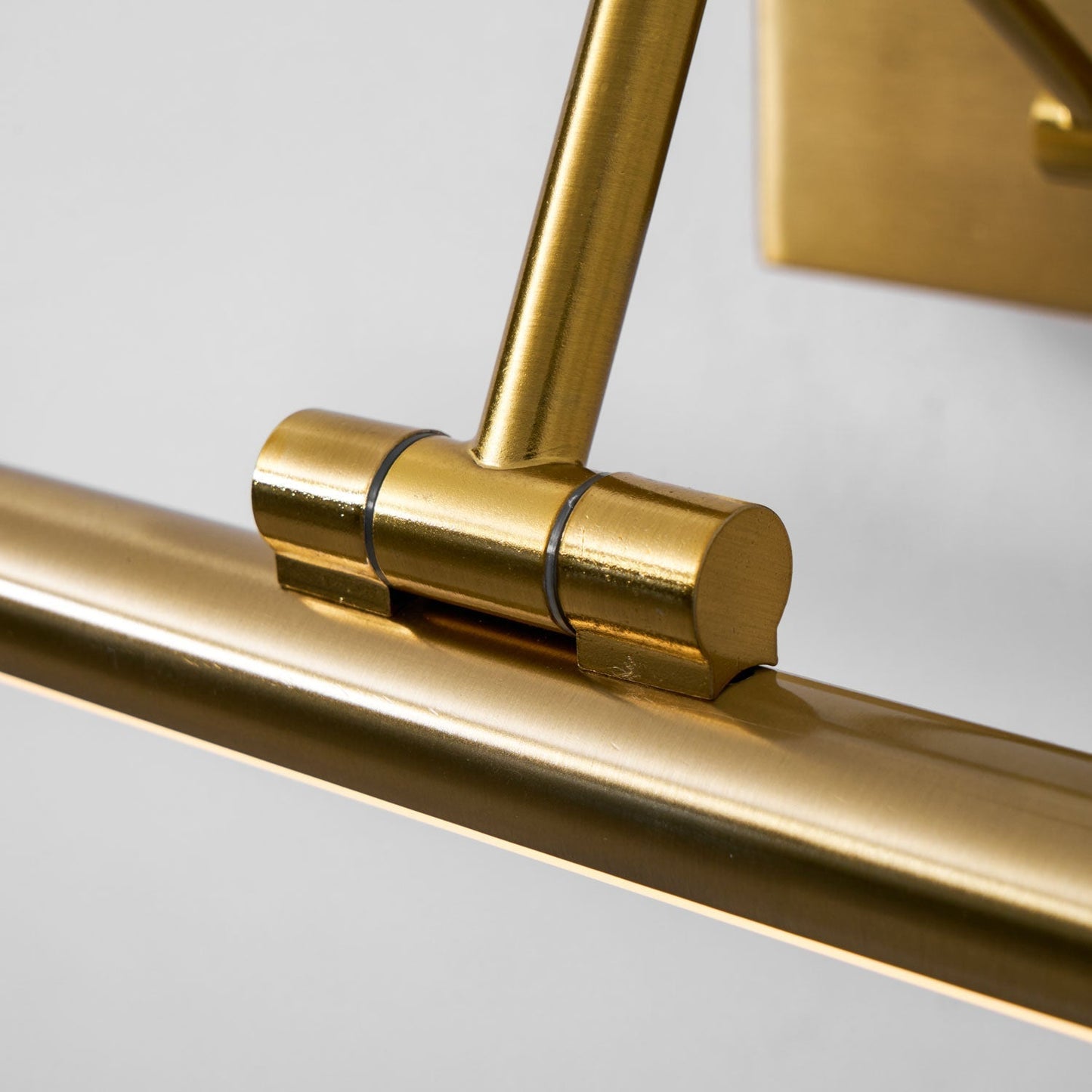 Tandreis | Sleek Architectural Rechargeable Wall Light