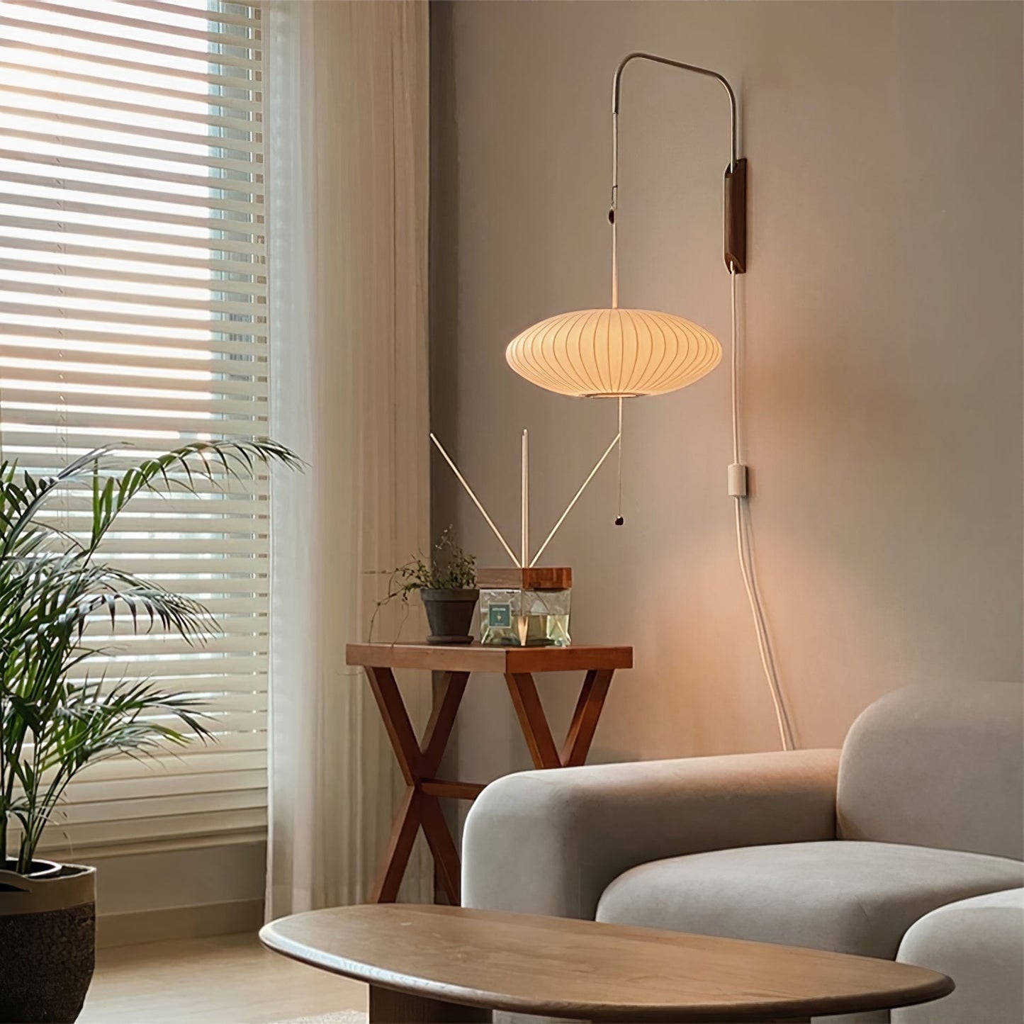Kyntaroc | Retro Ribbed Silhouette Floating Globe Wall Light