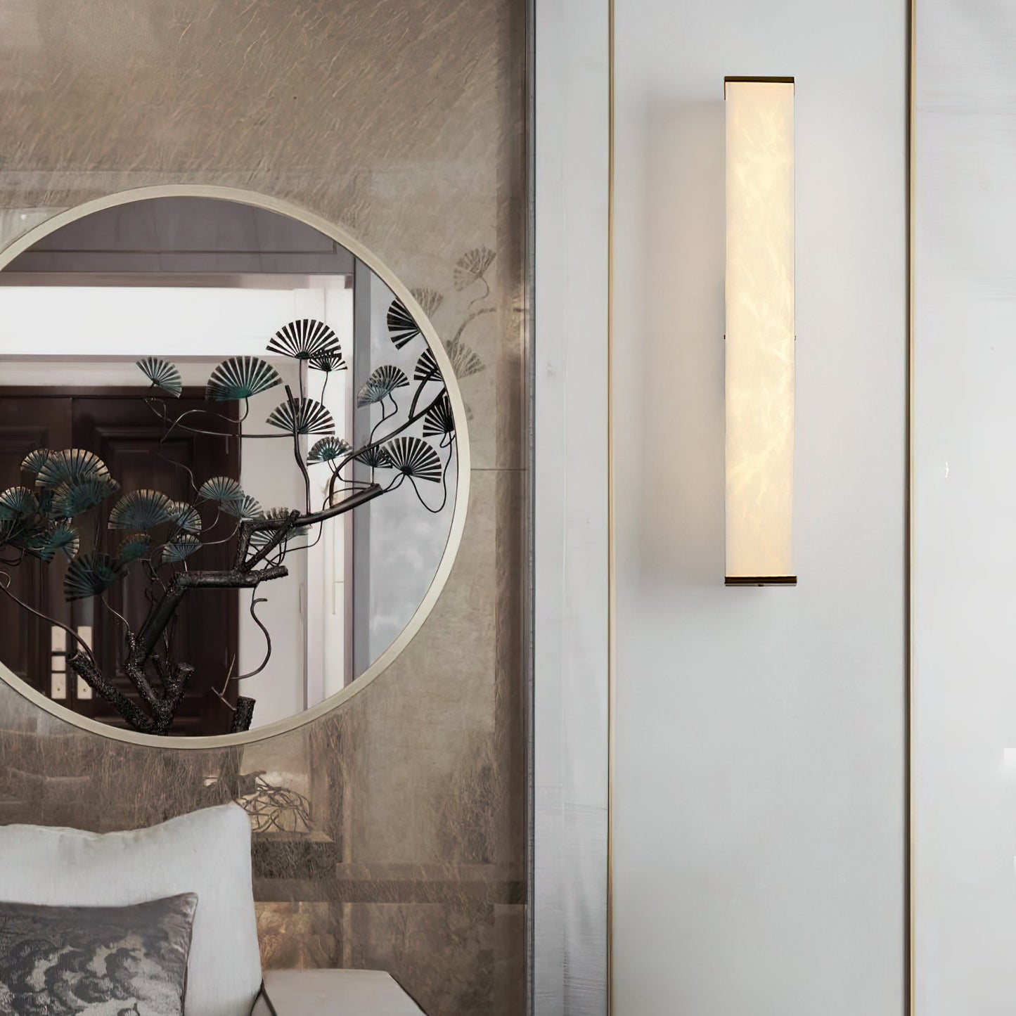 Aristhos | Minimalist Linear Alabaster and Brass Wall Light