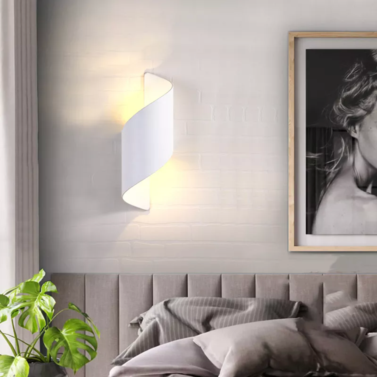 Cerythe | Curved Minimalist Metal Design Modern Wall Light