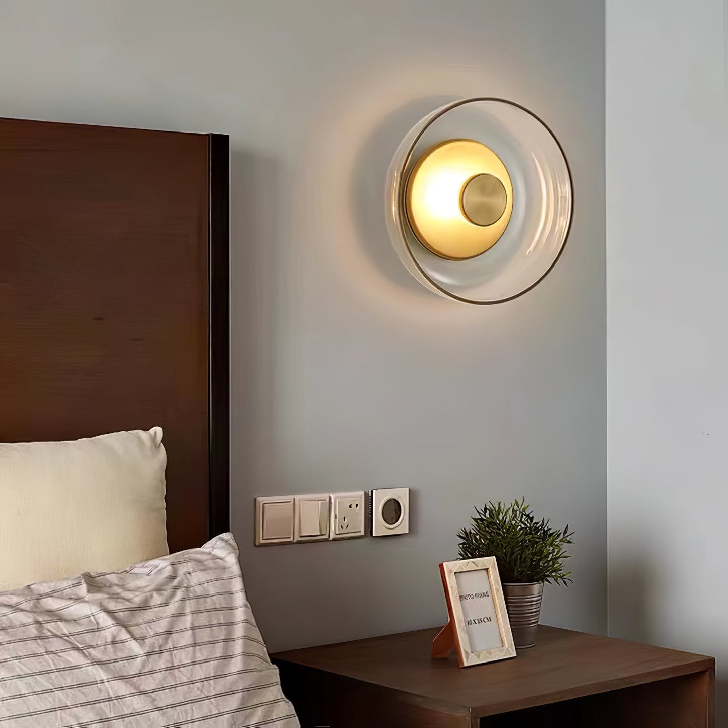 Luvia | Nordic Ribbed Glass Art Deco Wall Light