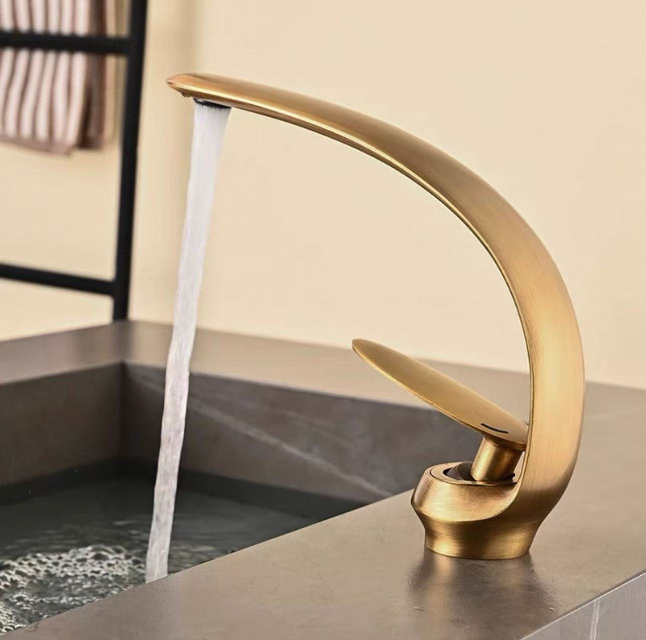 Solvarka | Modern Arched Silhouette Single Lever Bathroom Sink Tap