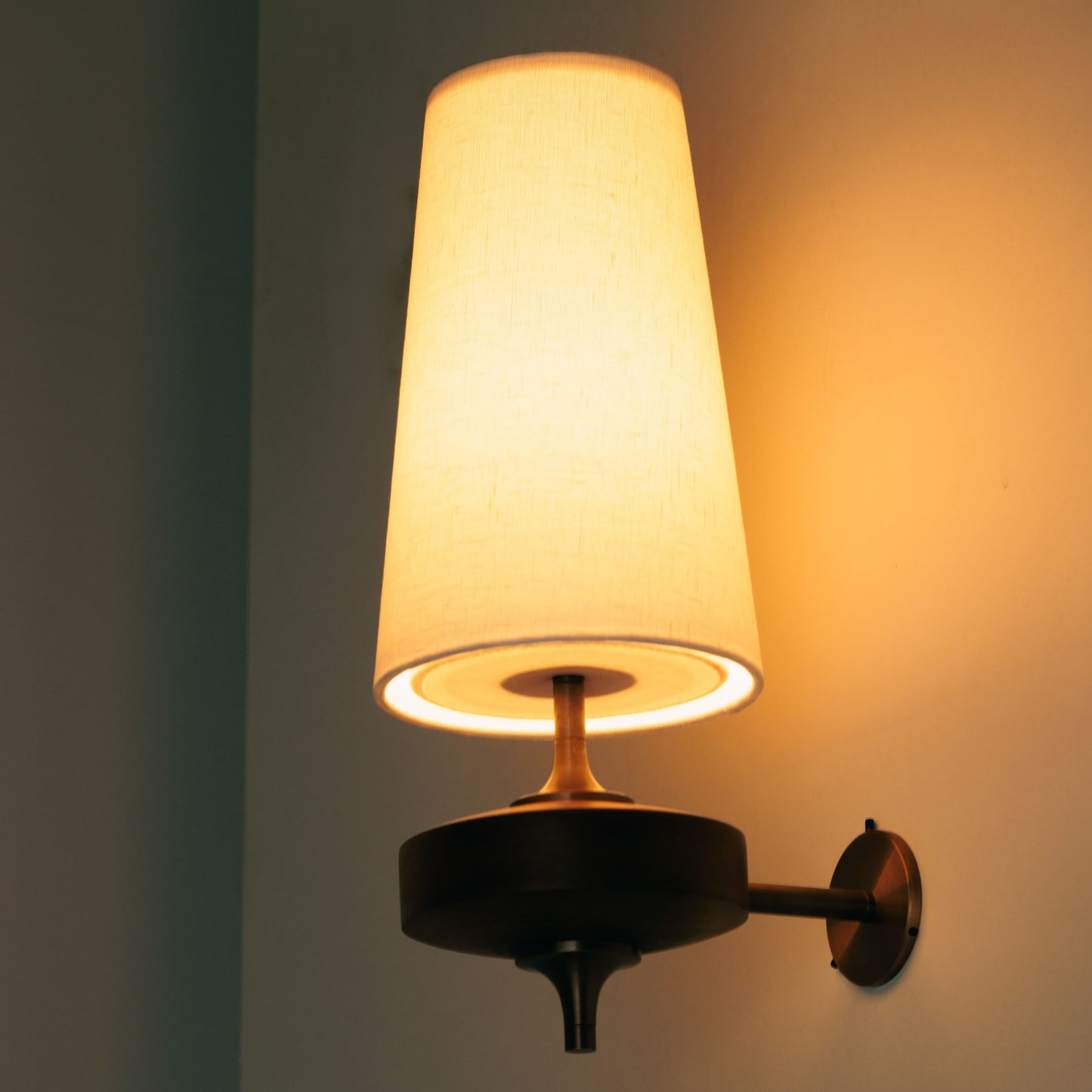 Alavari | Antique Brass Scalloped Silhouette Fabric Wall Light