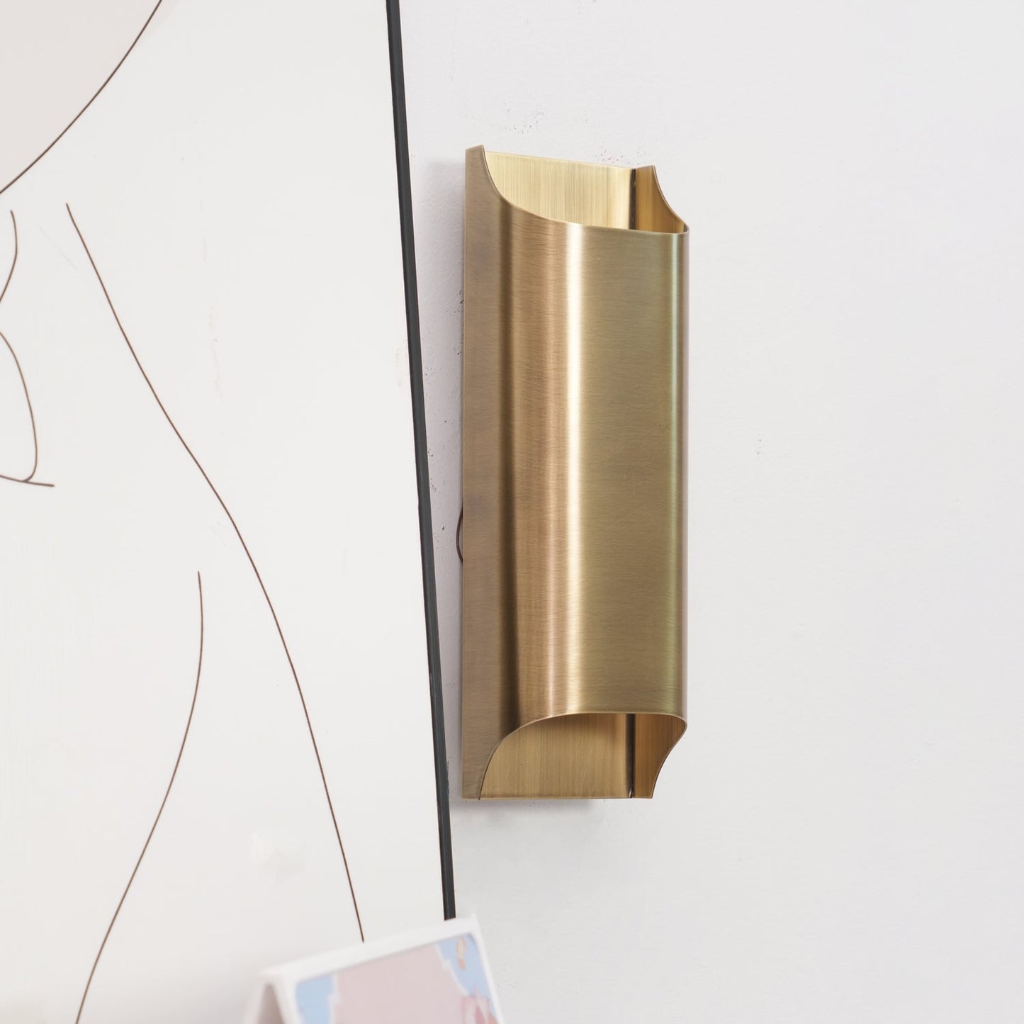 Kestrelon | Sleek Silhouette Geometric Brass Wall Light