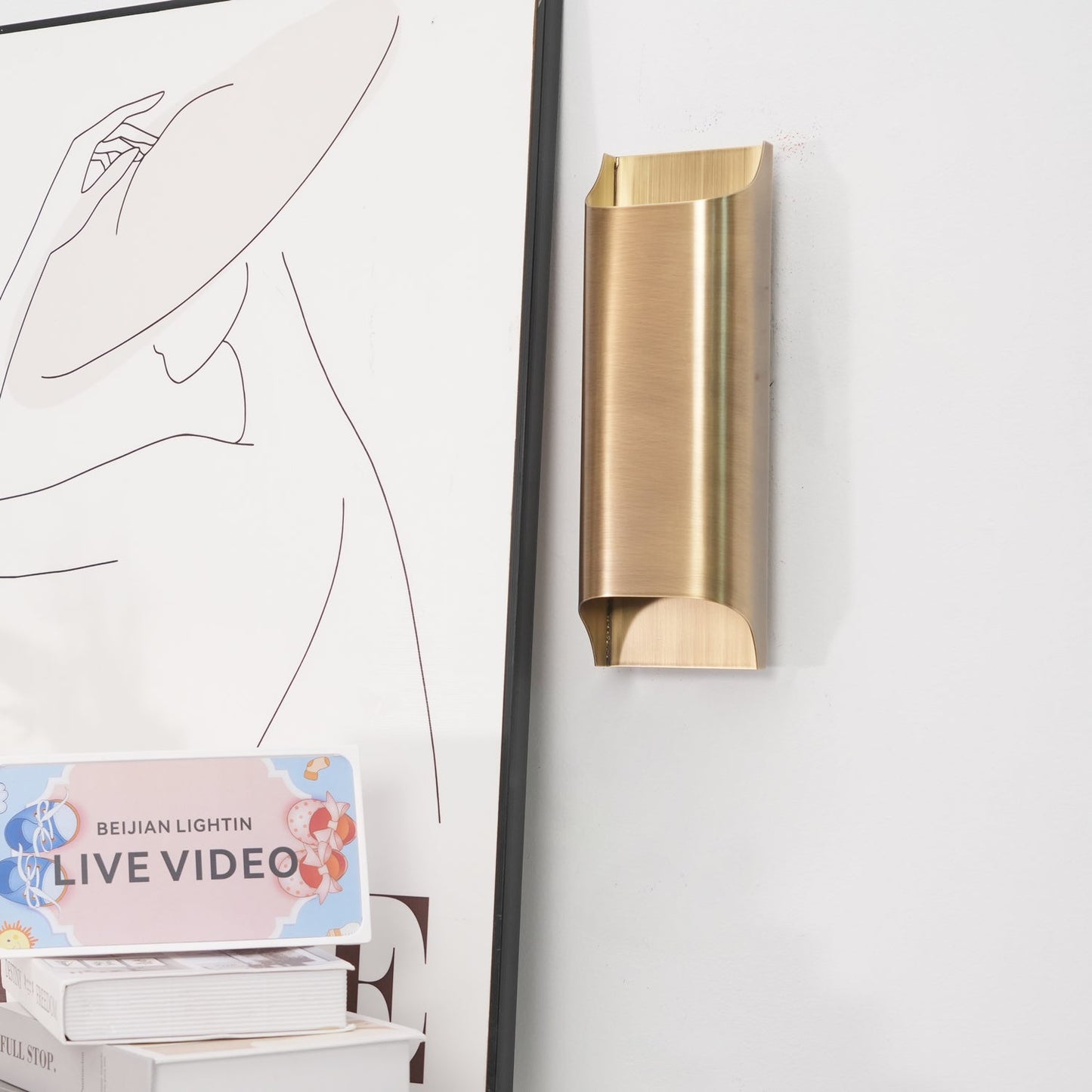 Kestrelon | Sleek Silhouette Geometric Brass Wall Light