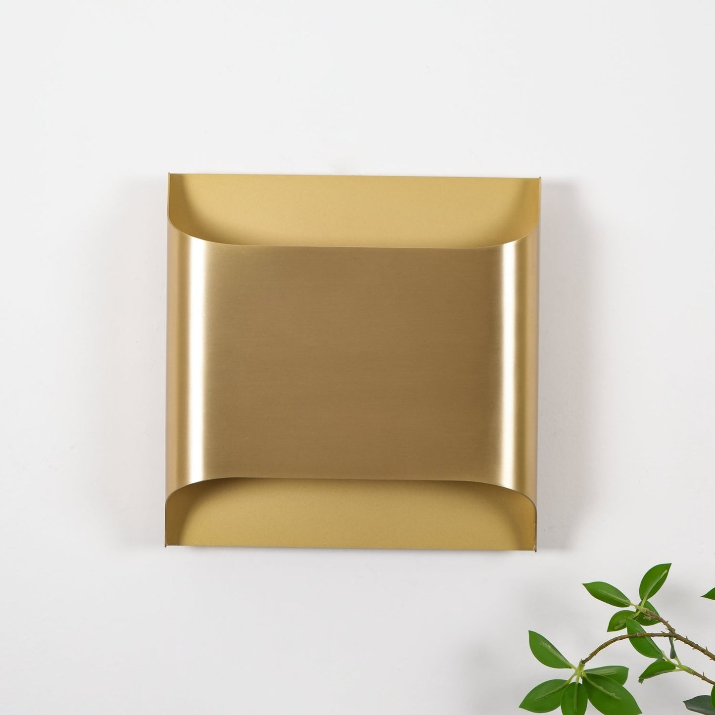 Kestrelon | Sleek Silhouette Geometric Brass Wall Light
