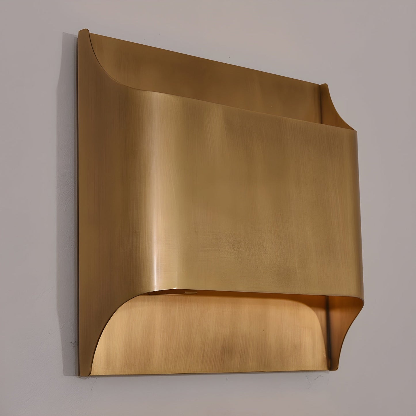 Kestrelon | Sleek Silhouette Geometric Brass Wall Light