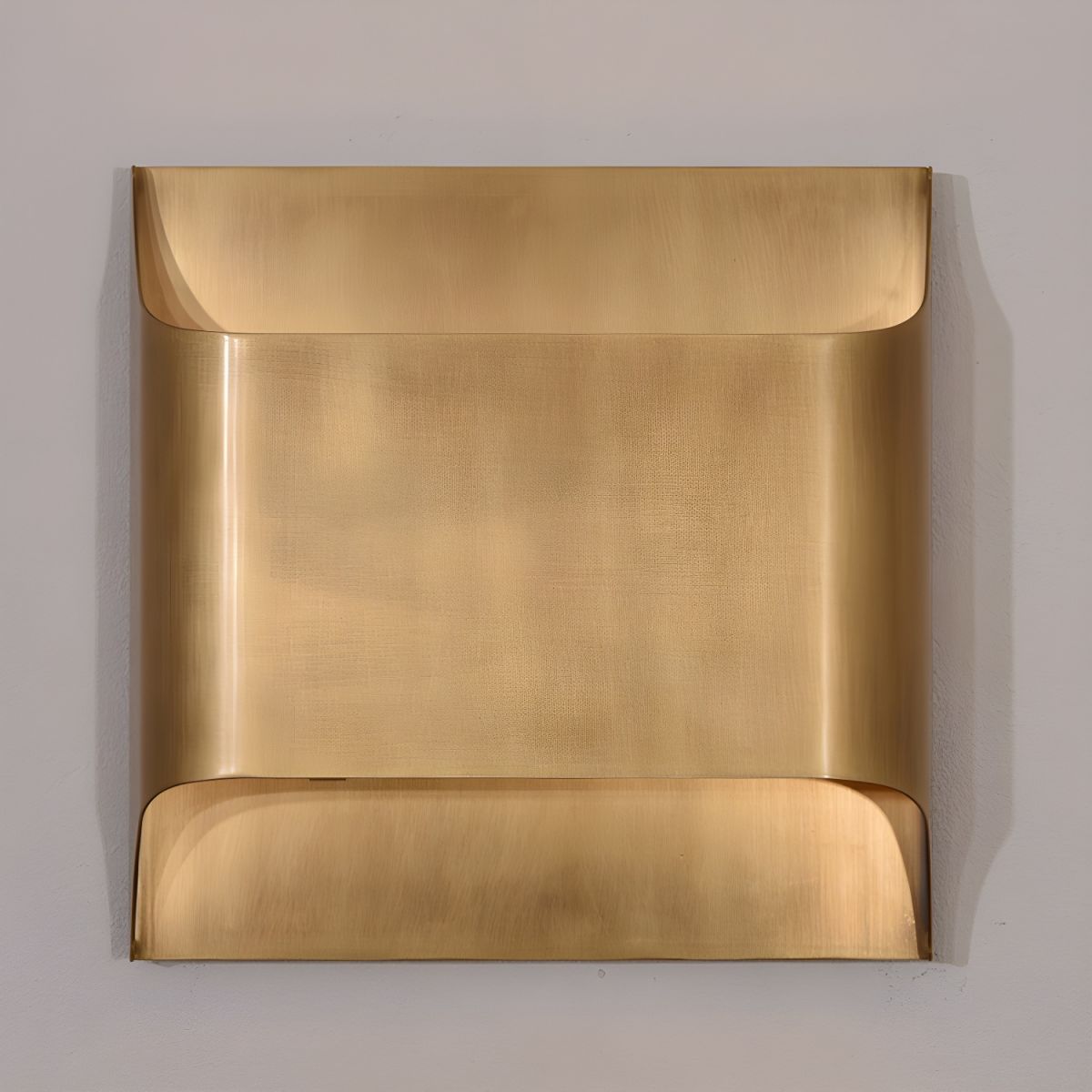 Kestrelon | Sleek Silhouette Geometric Brass Wall Light