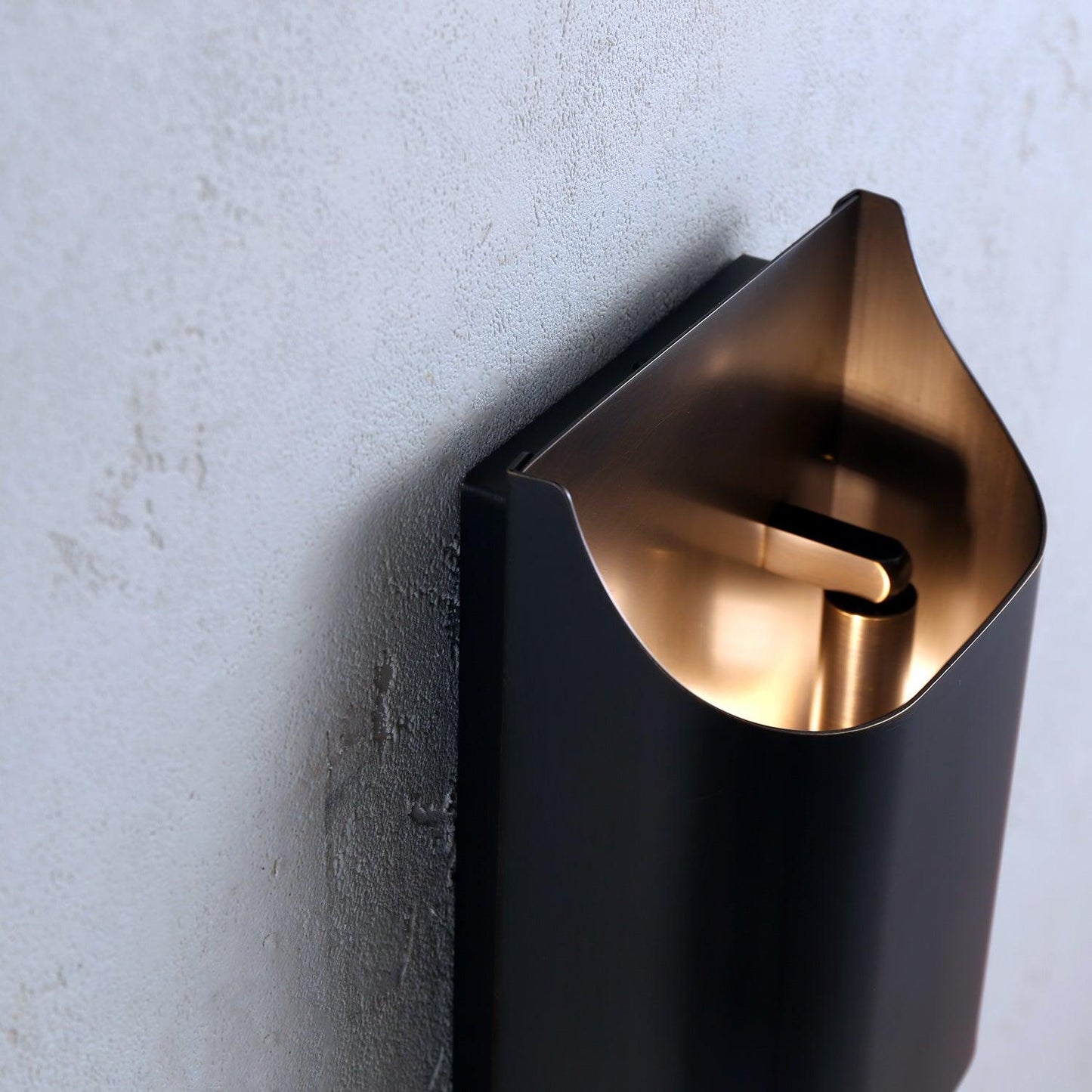 Kestrelon | Sleek Silhouette Geometric Brass Wall Light