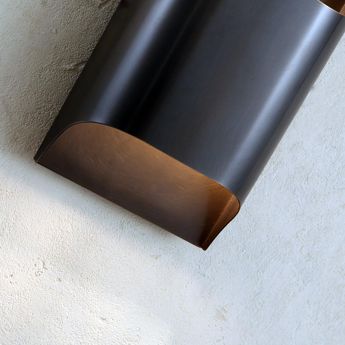 Kestrelon | Sleek Silhouette Geometric Brass Wall Light