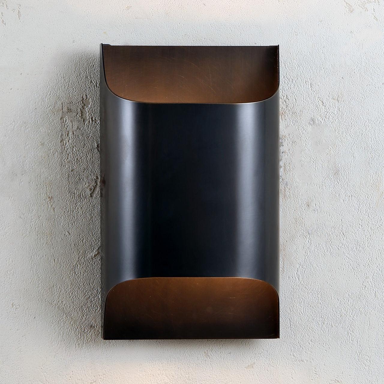 Kestrelon | Sleek Silhouette Geometric Brass Wall Light