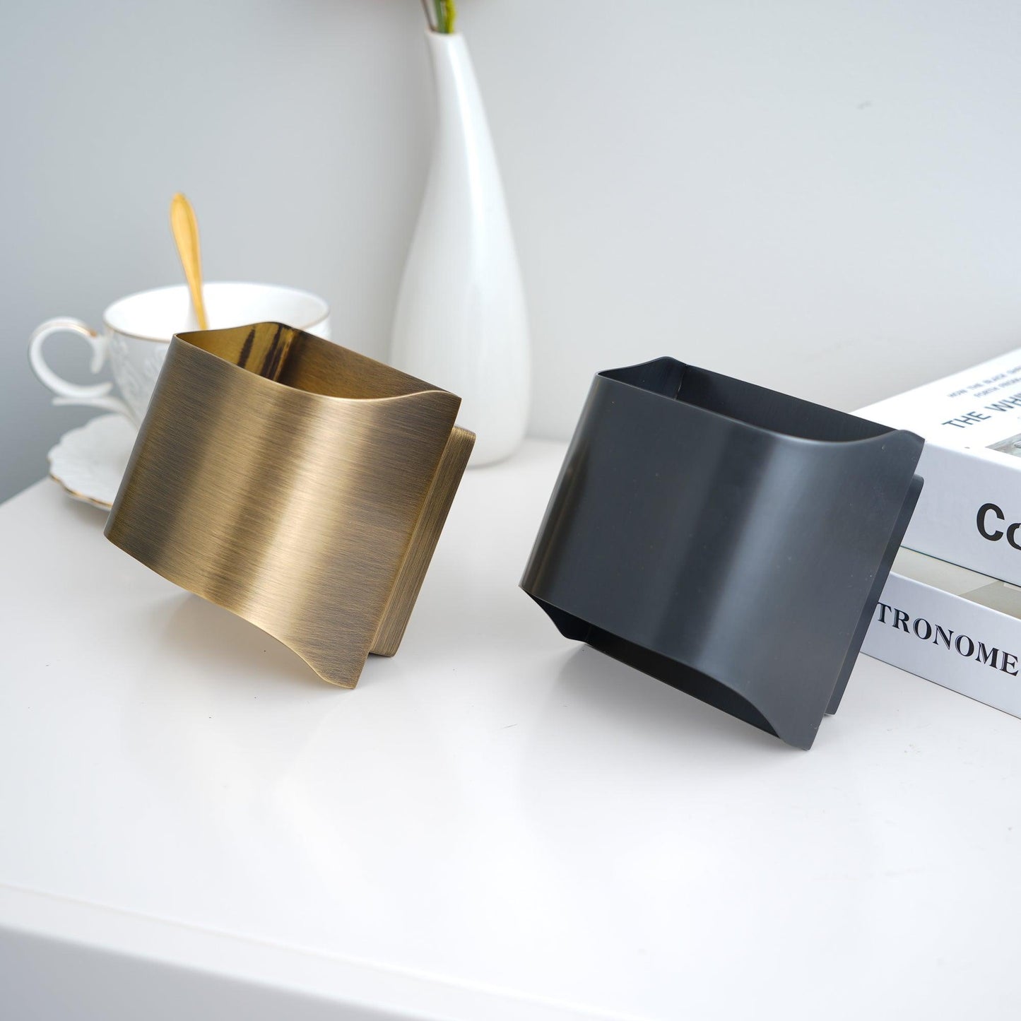 Kestrelon | Sleek Silhouette Geometric Brass Wall Light