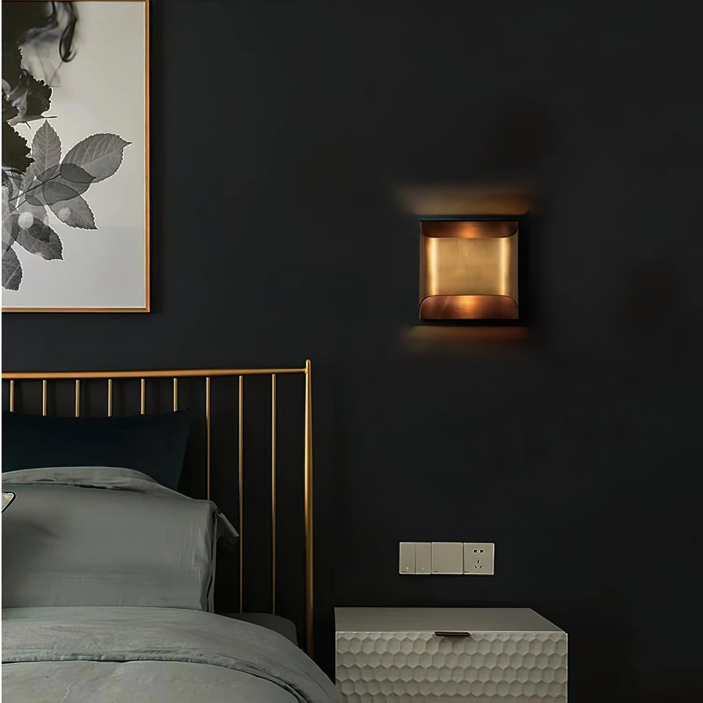 Kestrelon | Sleek Silhouette Geometric Brass Wall Light
