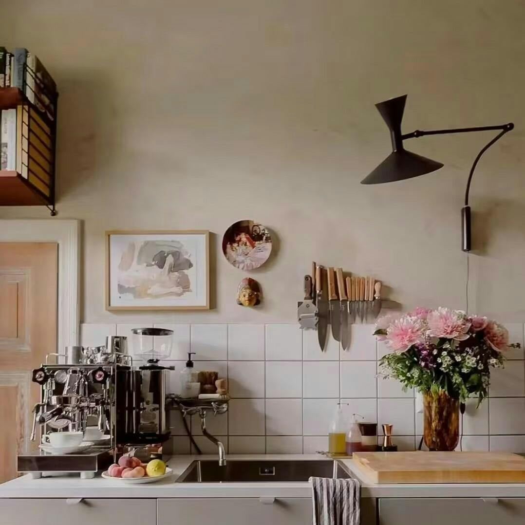 Elvinda | Sculptural Adjustable Aluminum Swivel Wall Light