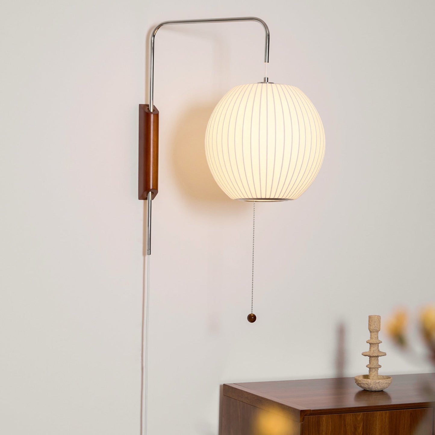 Kyntaroc | Retro Ribbed Silhouette Floating Globe Wall Light