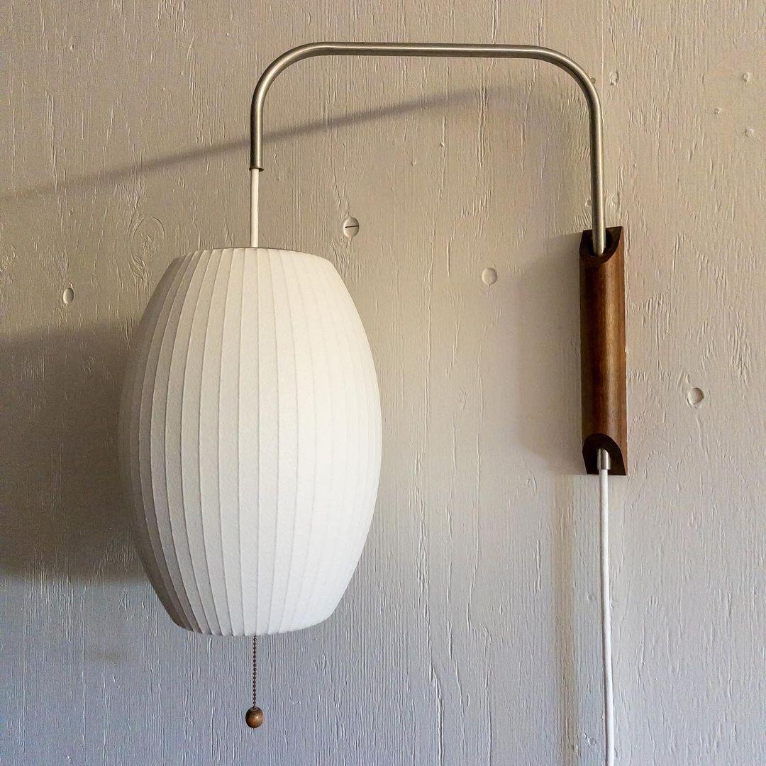 Kyntaroc | Retro Ribbed Silhouette Floating Globe Wall Light
