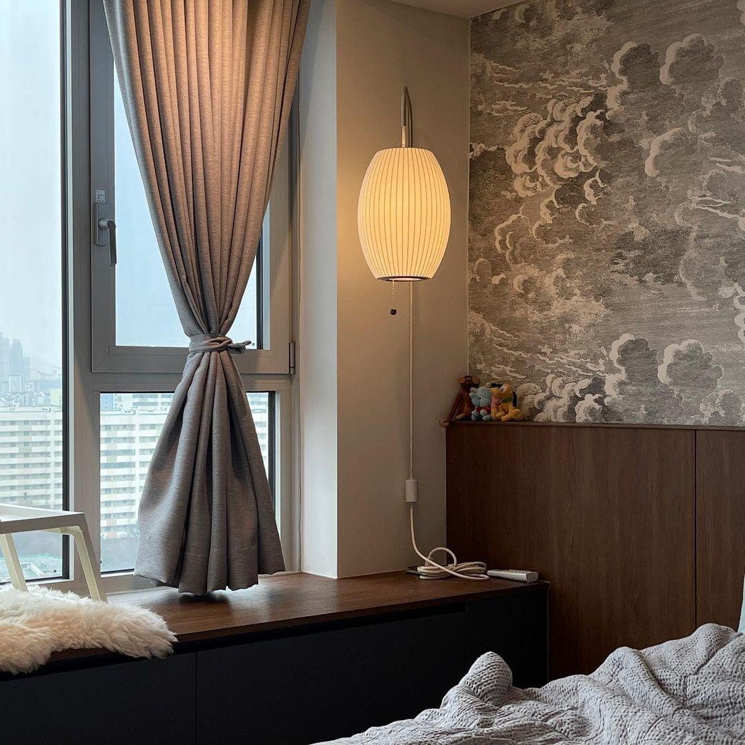 Kyntaroc | Retro Ribbed Silhouette Floating Globe Wall Light