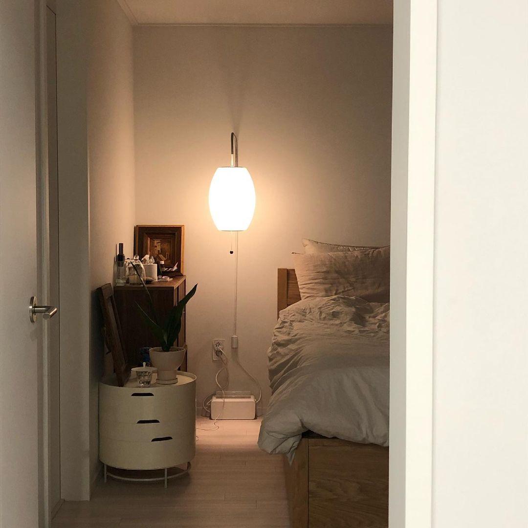Kyntaroc | Retro Ribbed Silhouette Floating Globe Wall Light